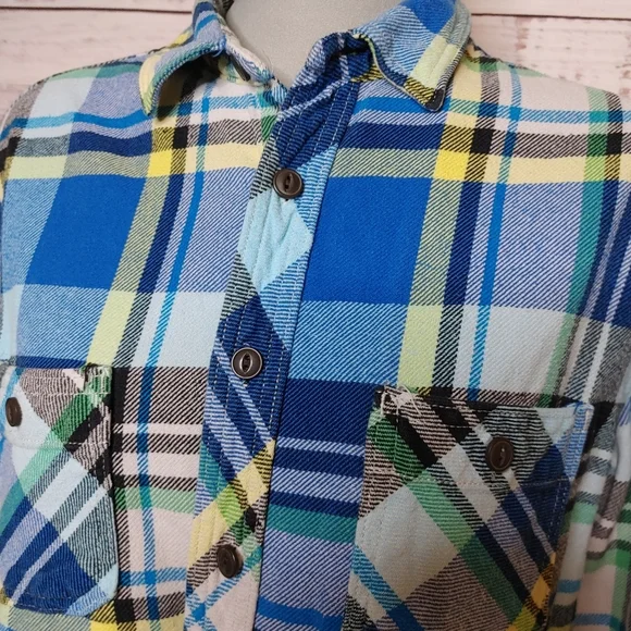Blue plaid 💯 cotton shacket size M - Picture 2 of 9
